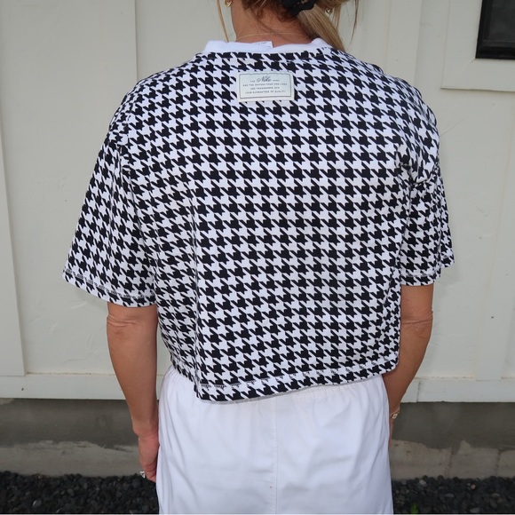 Patterned Nike T-Shirt - Picture 2 of 3